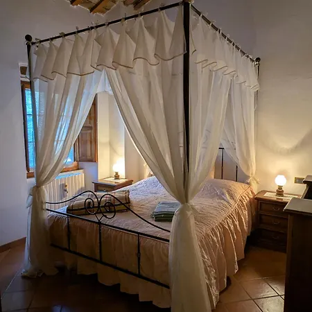 Casa In Borgo Medievale In Toscana