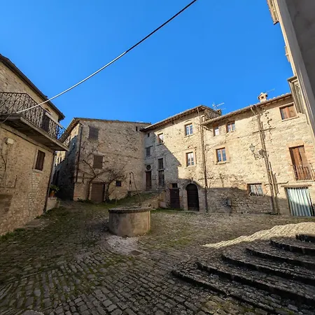 Casa In Borgo Medievale In Toscana