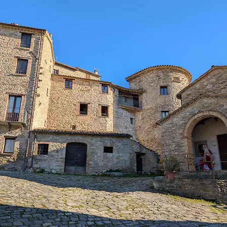 Casa In Borgo Medievale In Toscana